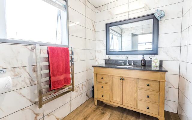 3 Bedroom Village Retreat Home With Sea Views
