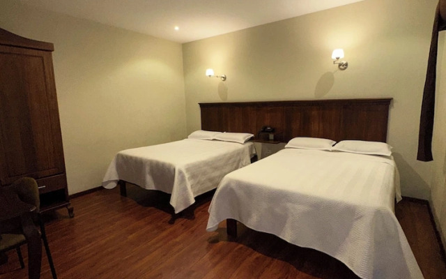 Hotel & Suites El Quijote