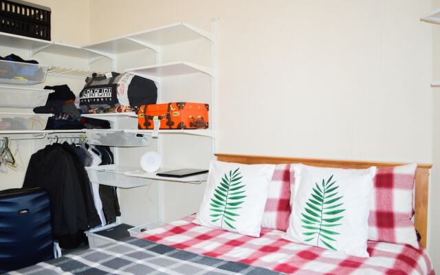 Bright Flat in Edinburgh With Private Garden