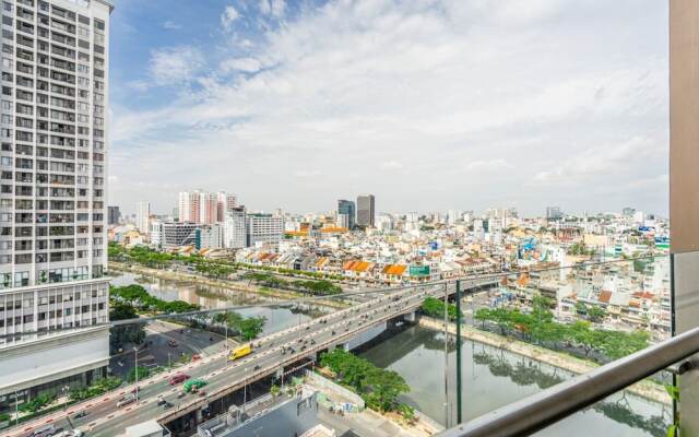 Justay Tresor Bach Dang River