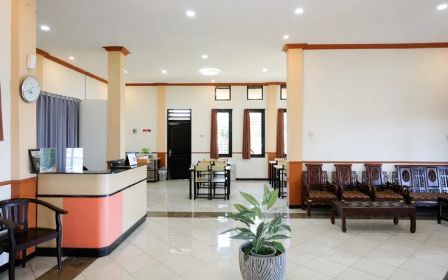 RedDoorz @ Jestro Guest House Batu