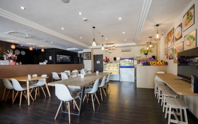RedDoorz Plus near Lavender Street