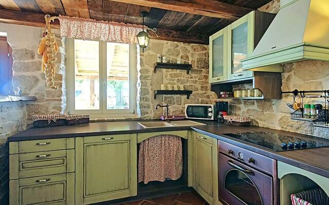Rustic Villa in Dracevac With Outdoor Pool