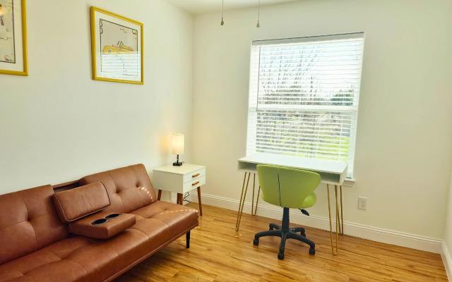 Modern 3 Bedroom Retreat in Pearland