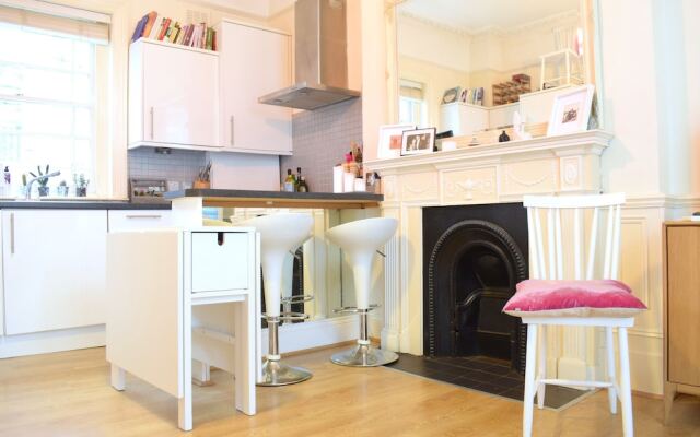 Studio Apartment in Camden Sleeps 2
