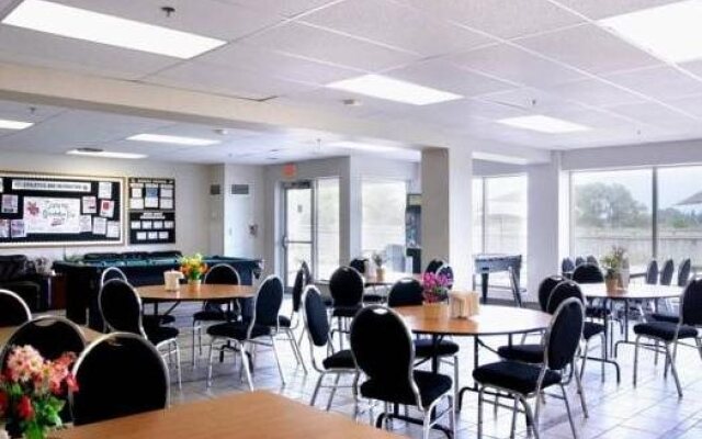 Residence & Conference Centre - King City