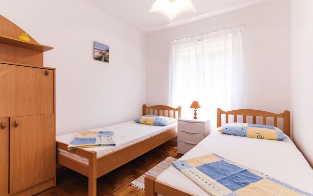 Amazing Home in Privlaka With 4 Bedrooms and Wifi