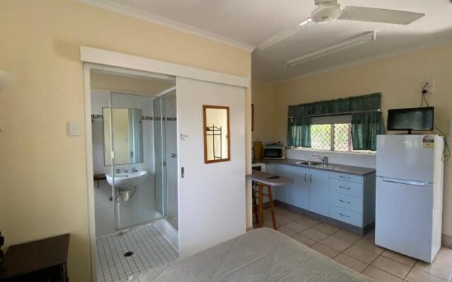Cooktown Motel and Pams Place Hostel