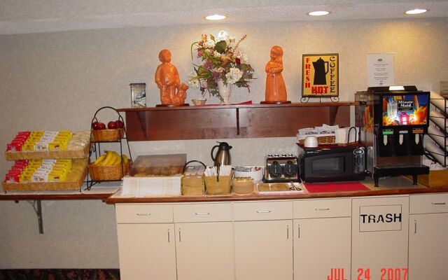 Lomira Inn and Suites