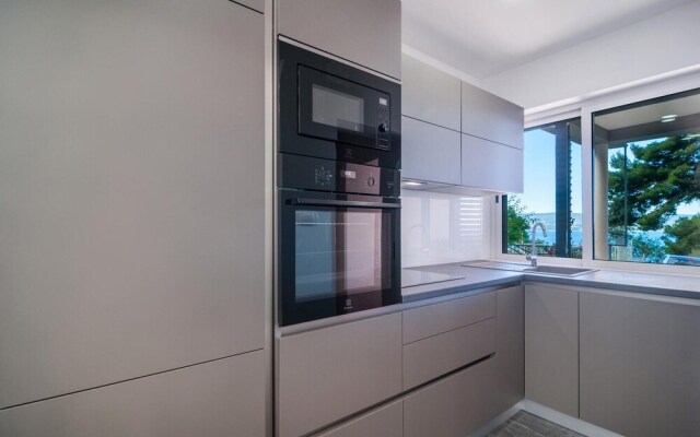 Beautiful Home in Omis With Wifi and 8 Bedrooms