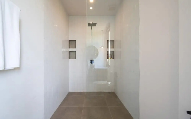 4BR Luxury Modern Contemporary Villa in Canggu