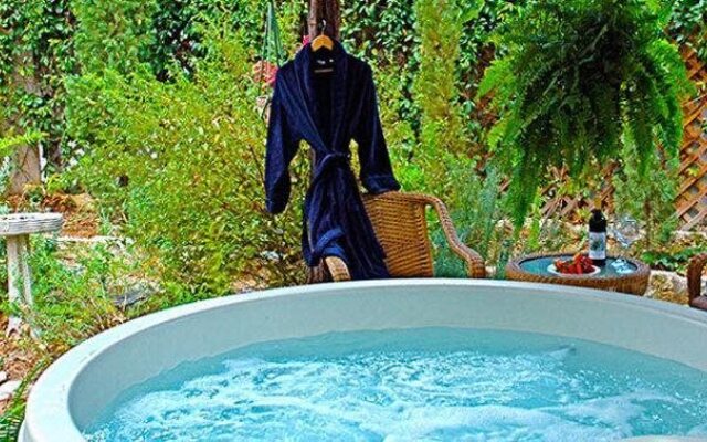 Southern Charm Lodging