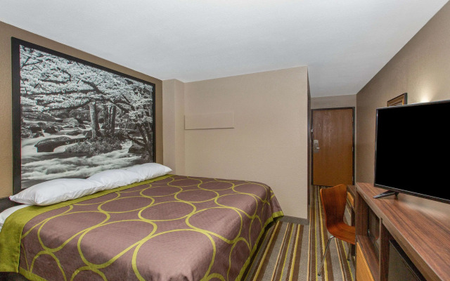 Super 8 by Wyndham Chattanooga Lookout Mountain TN