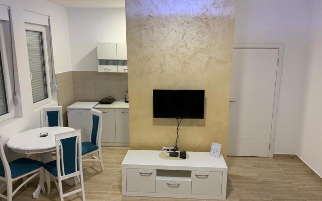 Airport View Apartment