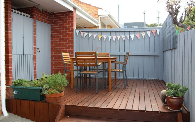 Newly Renovated Villa - Waters Edge