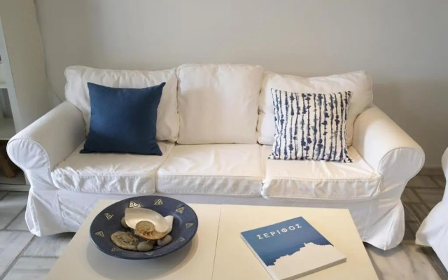 Beachfront 2br apartment - Free parking