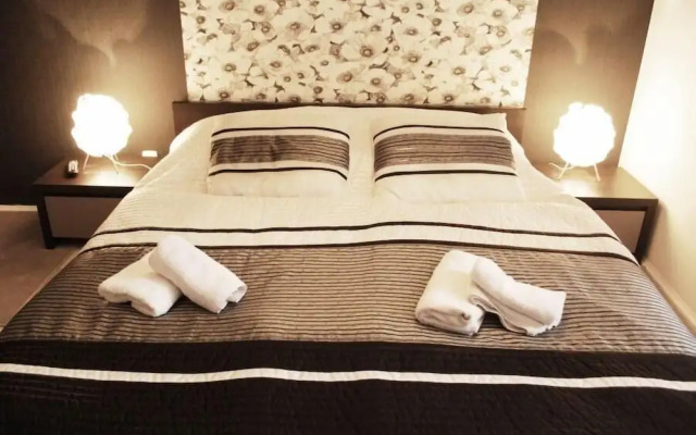 Hotel Black & White
