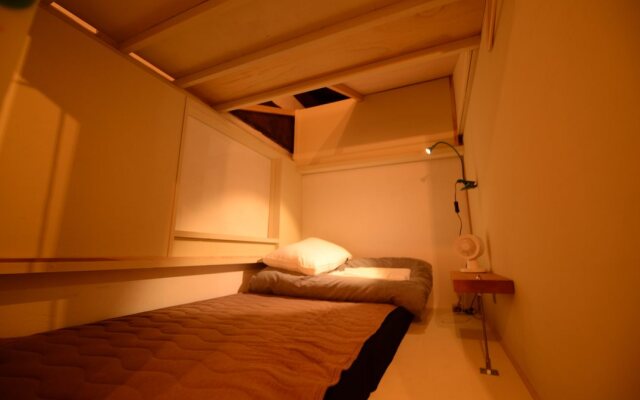 Taketa station hostel cue