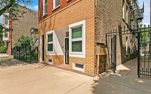 Comfy & Stylish 2BR 1BA in West Town