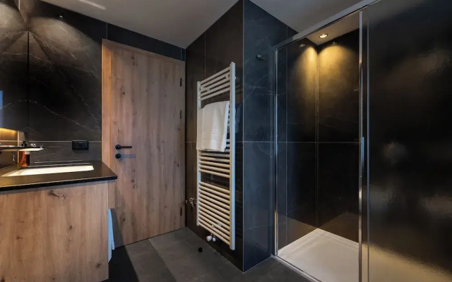 Hotel Vioz - Family Hotel & Apartments