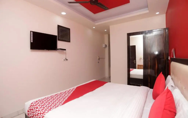 Super OYO 14332 Raj Palace
