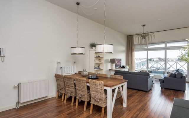 Luxurious 6-person Apartment in Grevelingenmeer Marina