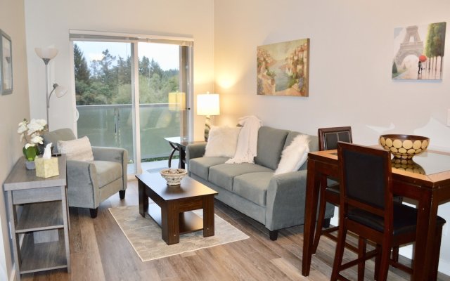 Cozy Creekside Renovated Condo