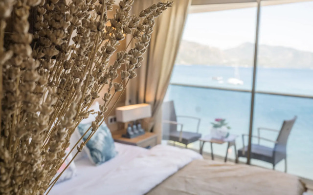 Aurasia Beach Hotel