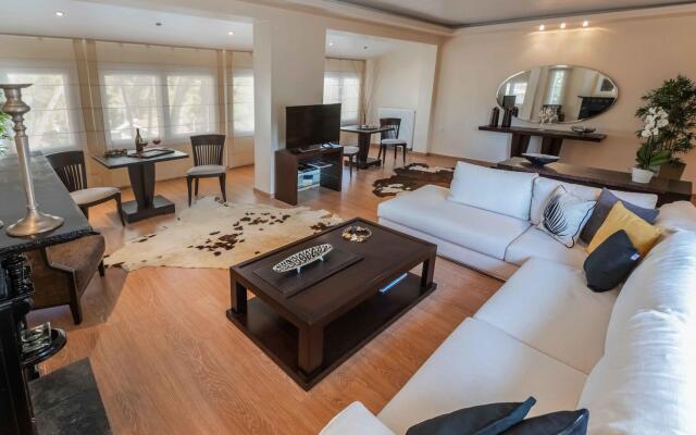 Sani Seaside Luxury-Private Pool Retreat for 21ppl