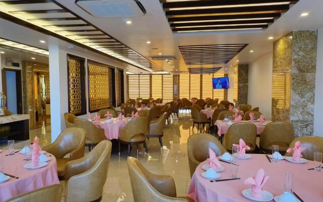 Golden Palm HaLong Hotel