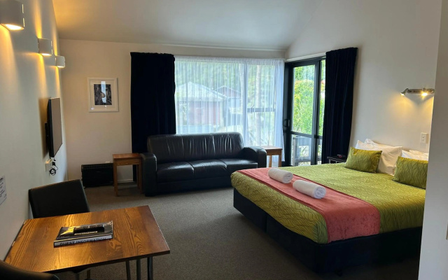 Alpine Glacier Motel – Guest Rooms – Franz Josef