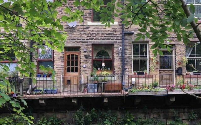 Spacious Riverside Home, 3 Bedrooms, Hebden Bridge