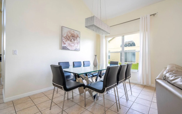 Amazing 6 Bedrooms With Pool