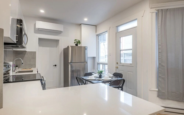 Beautiful Private Bedroom in Mile-End
