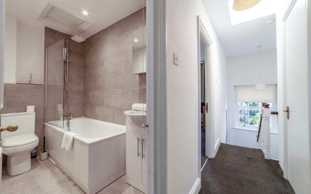 Period Victorian Abode In Idyllic Kings Cross