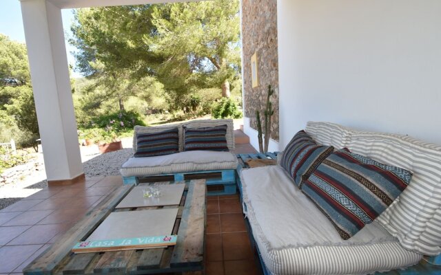 Charming Holiday House Within Walking Distance of Cala Llonga Beach and Village