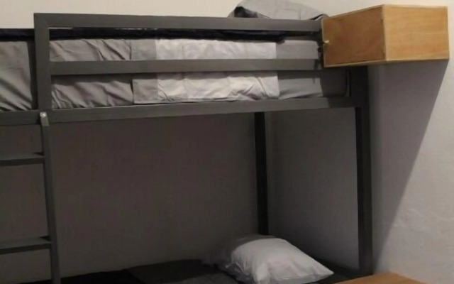 Real 114 Hostal - Hostel