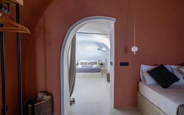 SantorOia Luxury Suites