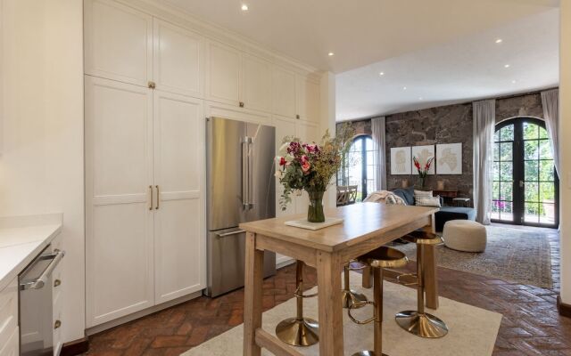 Panoramic Paradise 3BR Overlooking SMA