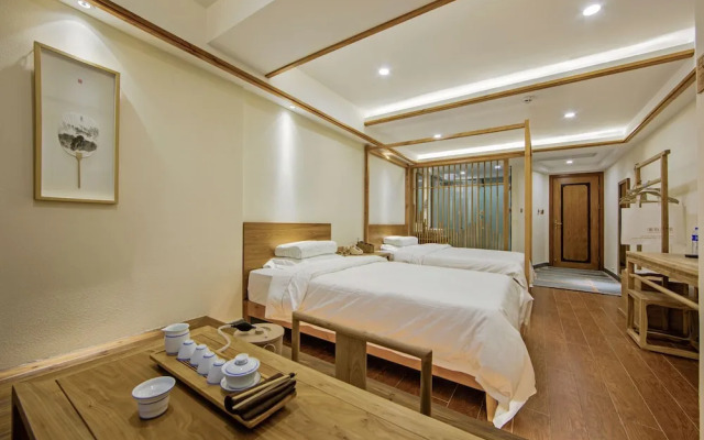 Wuyishan Old Street Hill Lodge