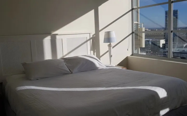 Midtown Darling Harbour – Guest Rooms – Sydney