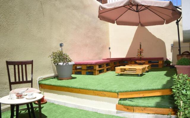Little Yard Studios & Apartments #2