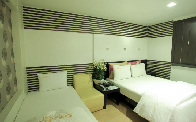 The Unique Hotel 28