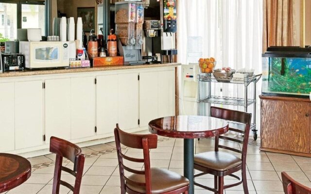 Super 8 by Wyndham Los Angeles/Alhambra