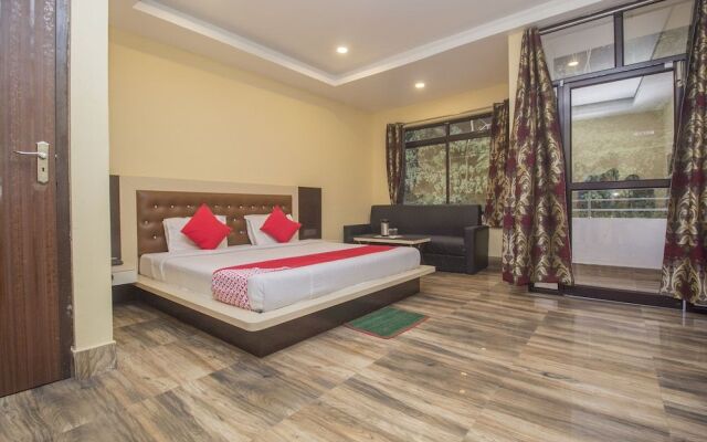 OYO 28105 Hotel Blue Sapphire