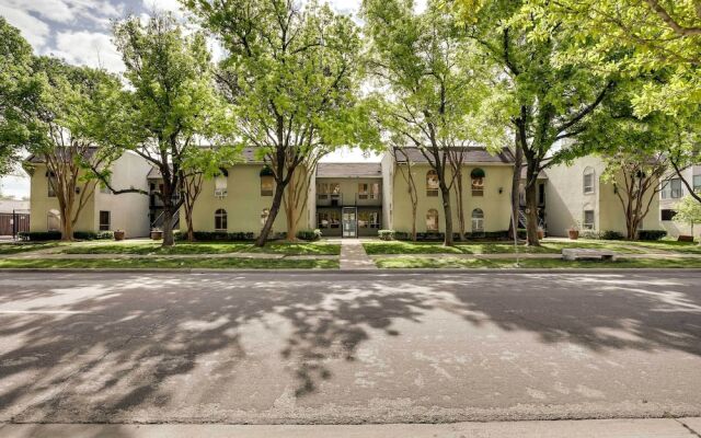 Stylish Condo w/ Pool in Knox Henderson!