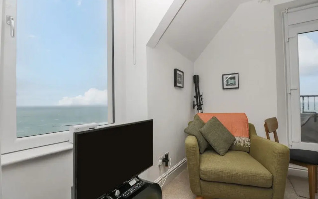 Headland Apt 17