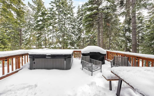 Tahoe City Retreat For 8!