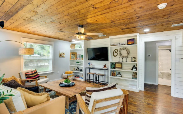 Lindale Vacation Rental w/ Deck & Grill!