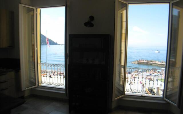 Casa Sea Life, Beachfront with Parking